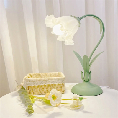 مصباح طاولة زجاجي مزخرف للمطعم الاسكندنافي على شكل زهرة مصباح طاولة بجانب السرير الحديث