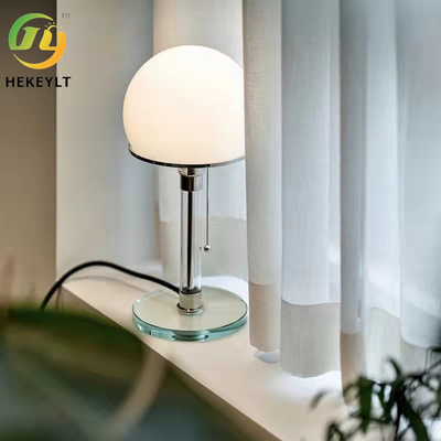غرفة نوم فندق نورديك حديث بسيط مصباح طاولة LED تصميم مصباح طاولة نصف الكرة المعدنية الزجاجية