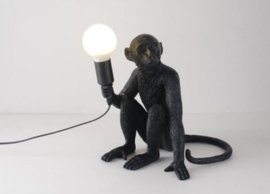 أبيض / أسود شكل القرد الراتنج 310mm * 310mm E27 مصابيح طاولة ليلية