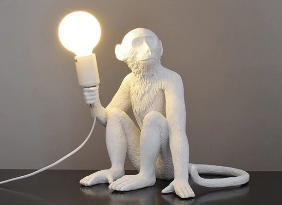 أبيض / أسود شكل القرد الراتنج 310mm * 310mm E27 مصابيح طاولة ليلية